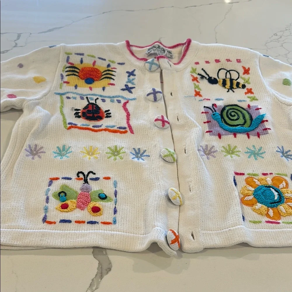 Vintage White Short Sleeve Cardigan Sweater Colorful Insects 🐞 🐌 🦋 🐝 🕷️ 🌻 - Picture 5 of 16
